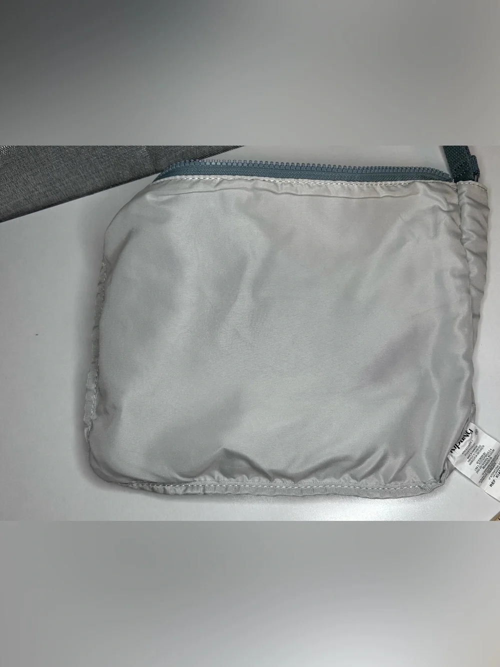 Kipling Iaka L Wristlet Pouch Relaxed Grey Zip Clutch Travel Organizer